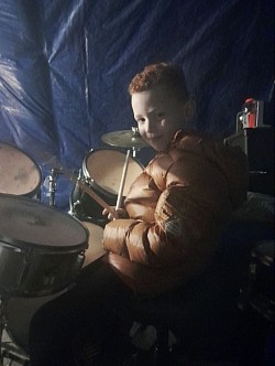 Lewy T,s Son on the drums